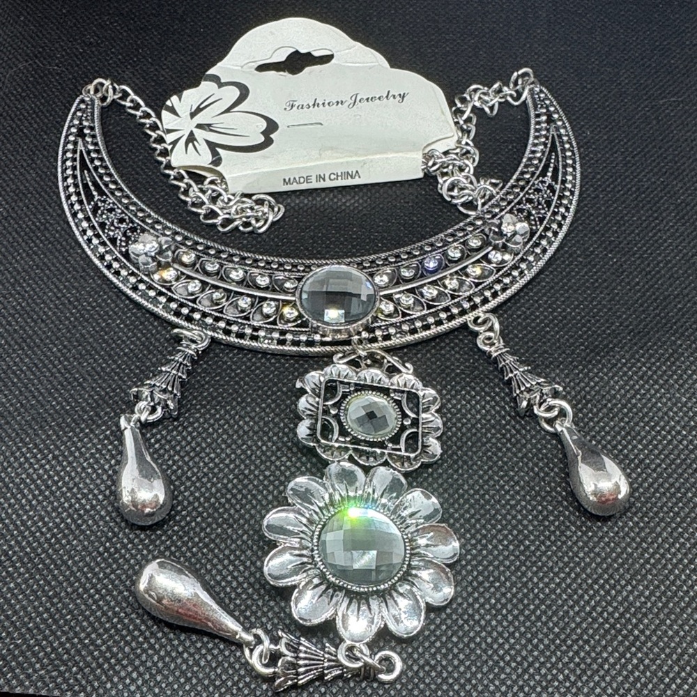 Elegant Silver Necklace Set